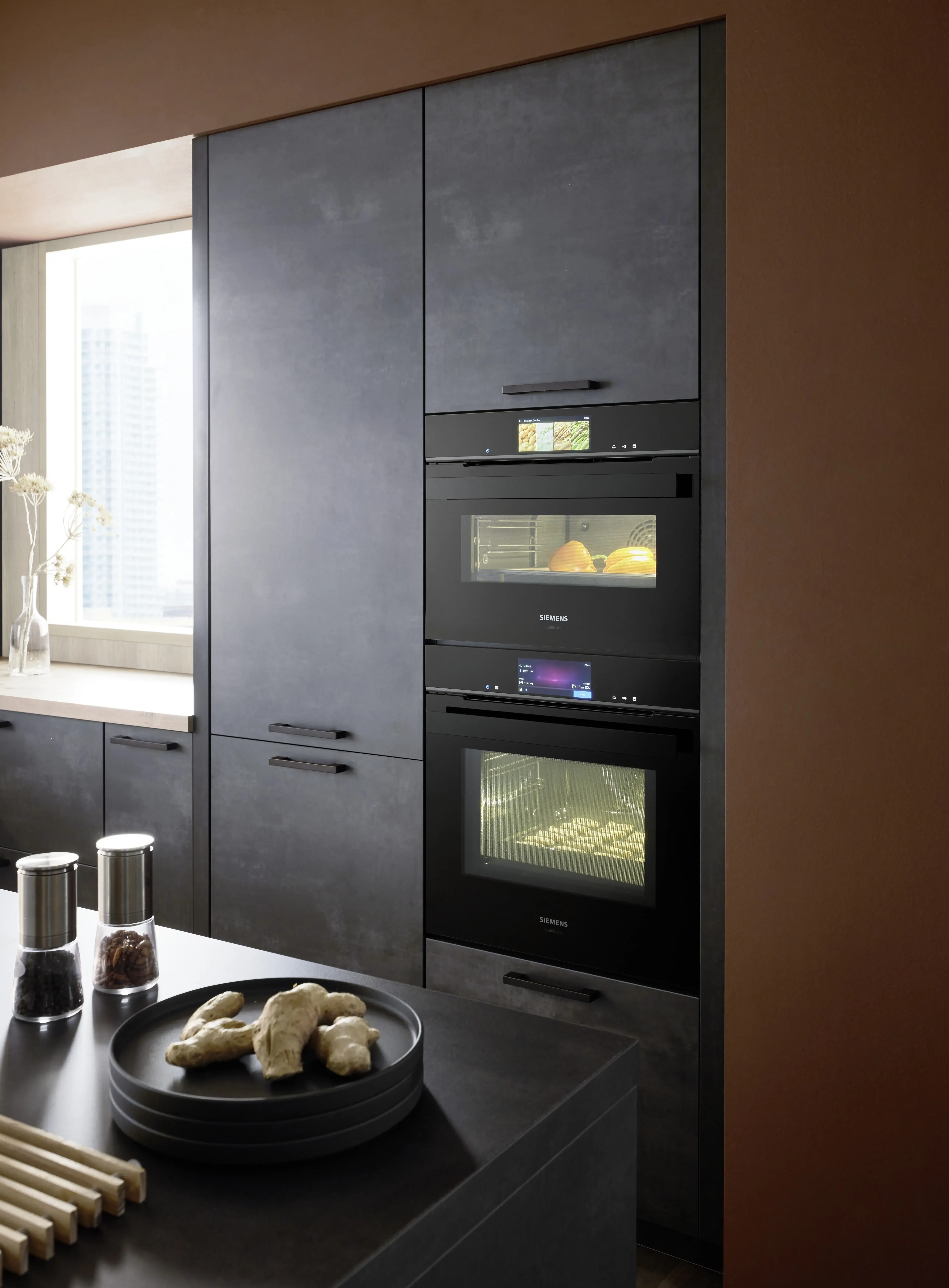 NOBILIA Japandi mit Siemens Geräten -  Fokus auf Backofen Set, Einbaugeräte