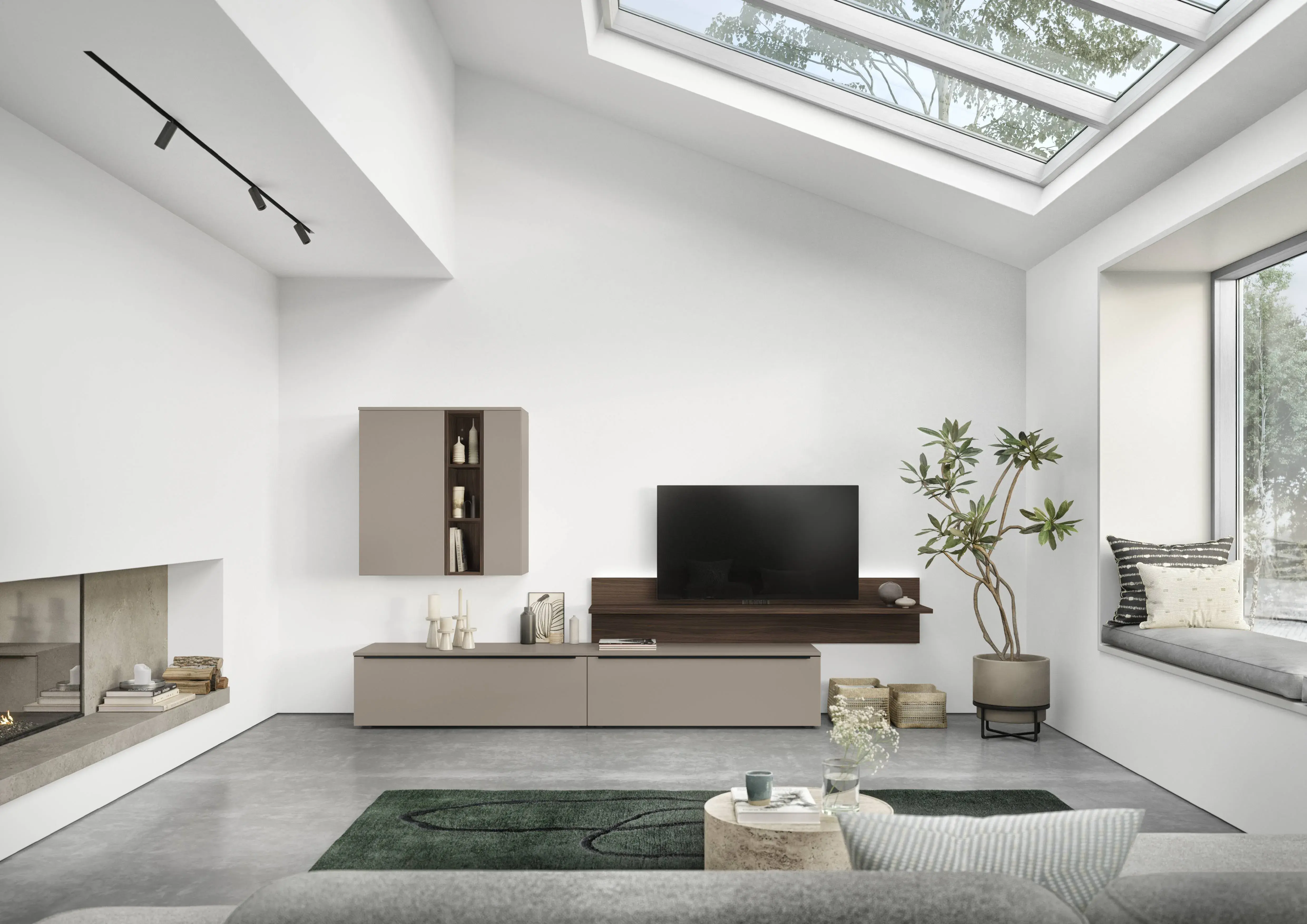 Helles modernes Wohnzimmer mit minimalistischer Wohnwand in Taupe und dunklem Holz, Kamin und großem Dachfenster
