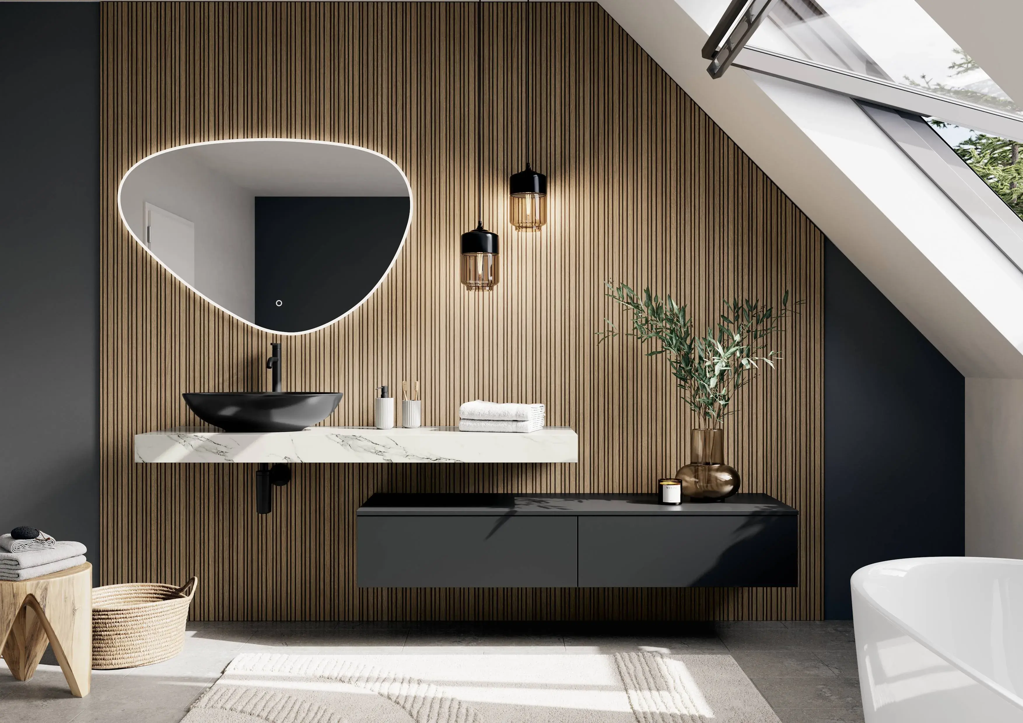 Modernes Bad unter Dachschräge mit Holzlamellenwand und schwebendem Badschrank